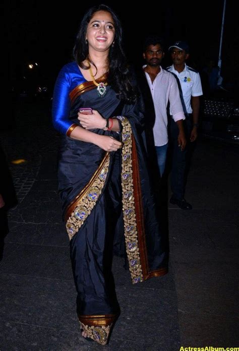 Anushka Shetty Pics In Black Saree At Filmfare Awards