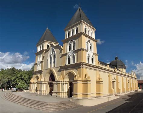 To commemorate its completion in 1188, the date was carved on a stone and set in the cathedral, and the lintels were placed on the portico. Demolerán Dos Cuadras Para Que La CATEDRAL SANTIAGO ...