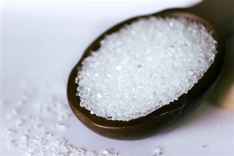 Garam epsom emmang dibuat dari magnesium dan sulfat. Garam Epsom