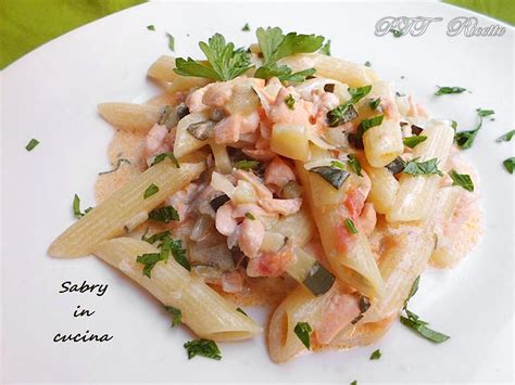 21 · 40 minutes · la pasta salmone e zucchine èun primo piatto con il salmone affumicato facile e veloce la ricetta delle casarecce salmone e zucchine è semplicissimo da preparare ed è un primo… Pasta con salmone, zucchine e panna - PTT Ricette