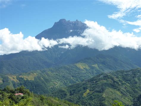 The journey to kinabalu park takes about 1 hours drive through scenic countryside and beautiful mountain range. Mt Kinabalu, Kinabalu National Park - Malaysia