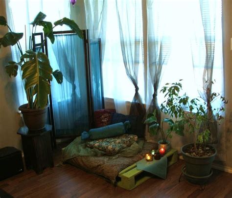30 small meditation corner in bedroom
