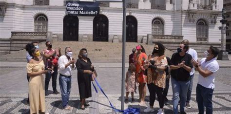 Placa Em Homenagem A Marielle Franco Inaugurada No Centro Do Rio De