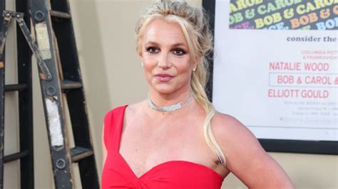 Britney Spears Gets First Atm Card Says Shes Never Seen Cash In