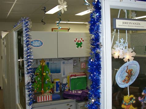 4.3 out of 5 stars 54. cubicle christmas decorating themes | Billingsblessingbags.org