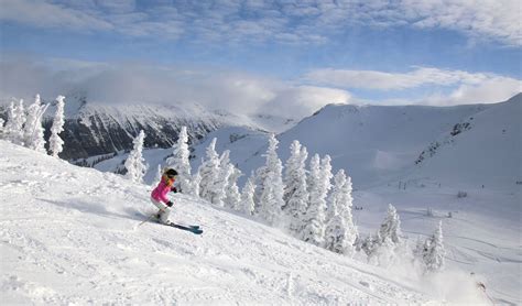 Whistler blackcomb has 26 lifts within its 3306 hectares of terrain that is suitable for all levels, including terrain park enthusiasts. 2whistler-blackcombhrb | TheLuxuryVacationGuide