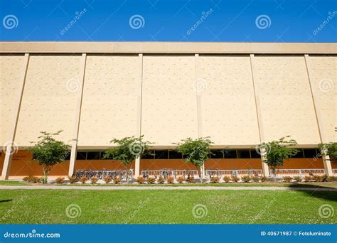 College Campus Stock Image Image Of Outdoor Green Academic 40671987