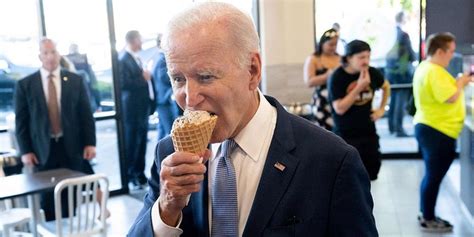 Terror Alarm On Twitter 🚨🇺🇸🇬🇧🍦while Enjoying His Ice Cream In The