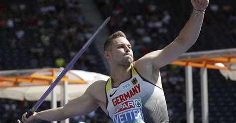 Mehrere hundert begeisterte fans haben johannes vetter heute bei seiner rückkehr… Johannes Vetter gegen Sonderrolle für Sportler bei Impfungen