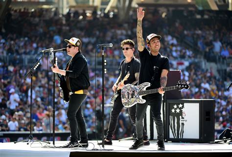 Watch Fall Out Boy Perform New Track 