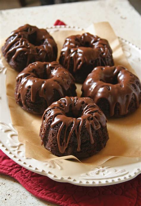 You can get mini bundt pans as single cake pans, four cake pans, six cake pans, and even 12 mini cakes in one pan. Mini-Chocolate Bundt Cake Recipe | Mini chocolate bundt ...