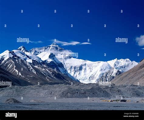 Mt Everest Seen From The North Face Base Camp Tibet China Stock Photo