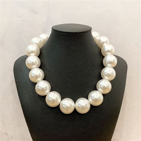 oversized pearl necklace oversized one