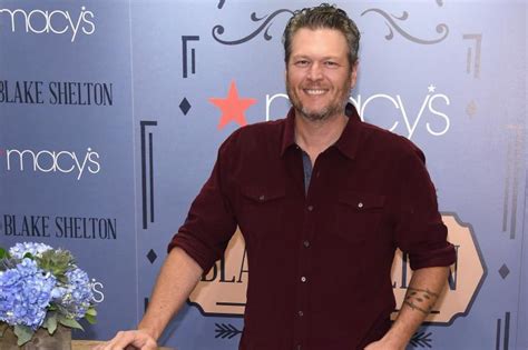 blake shelton absolutely deserves sexiest man alive