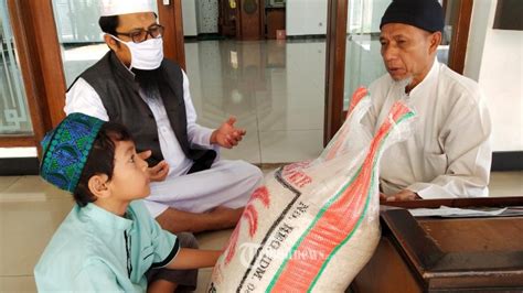 8 Golongan Yang Berhak Menerima Zakat Fitrah Dan Zakat Mal Siapa Saja