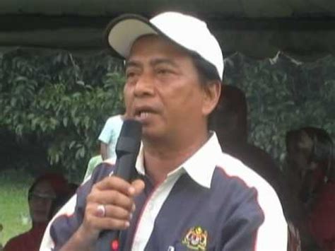 Dijemput semua peserta dan pelajar bagi hari ini menanam jagung, dibawa ke perlis bersama peria, hari ini kita berkampung, meraikan majlis penuh ceria selamat datang diucapkan ke. ucapan GB hari sukan.mpg - YouTube