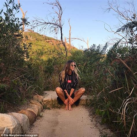 Elle Macpherson Flaunts Her Toned Frame For Instyle Shoot Daily Mail