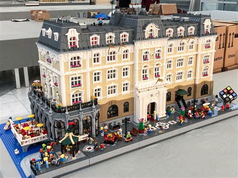 Hotel Streetside 2 Bb2017 Lego Hotel Lego Modular Lego Architecture