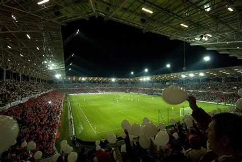 Auch historische spielstätten können ausgewählt werden. MOSiR - Miejski Ośrodek Sportu i Rekreacji w Kielcach