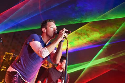 Chris Martin De Coldplay Detuvo Su Concierto Y Pidió A Los Fans Que Dejen De Grabar Con Sus