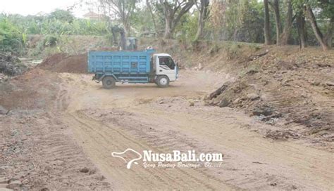 As is tumpah in english? NUSABALI.com - Pedagang Pasar Tumpah Segera Dipindah