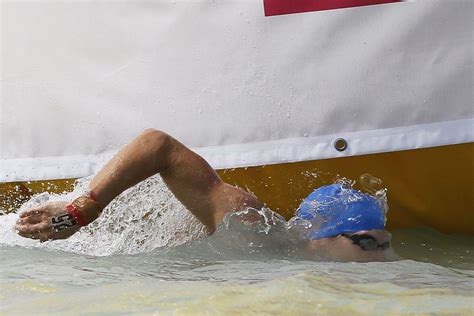 Testvére gyurta dániel olimpiai bajnok úszó. Olaszt lekönyökölték, Gyurtát megrúgták