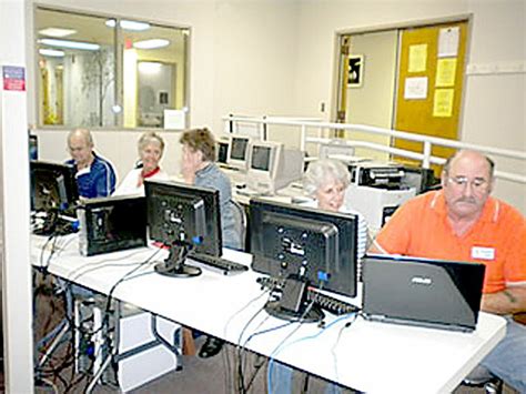 Computer Club Offers Help To Local Residents The Weekly Vista