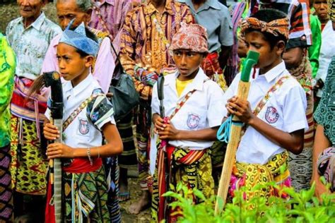 Timór lorosa'e), atau secara resmi bernama republik demokratik timor leste (bahasa portugis: 5 Budaya Unik Suku Timor di Timor Tengah Selatan, NTT