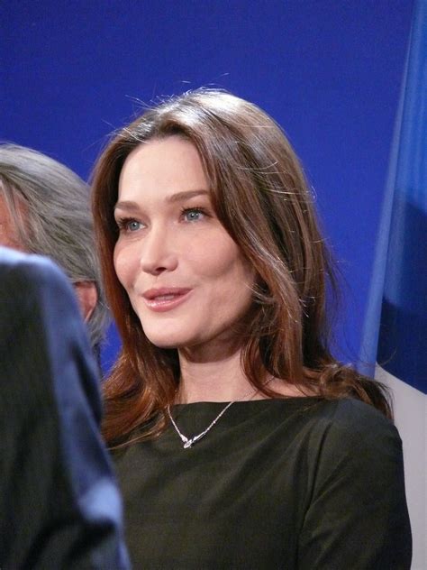 Contact carla bruni on messenger. Site Web de Carla Bruni : elle contre-attaque et défend sa ...