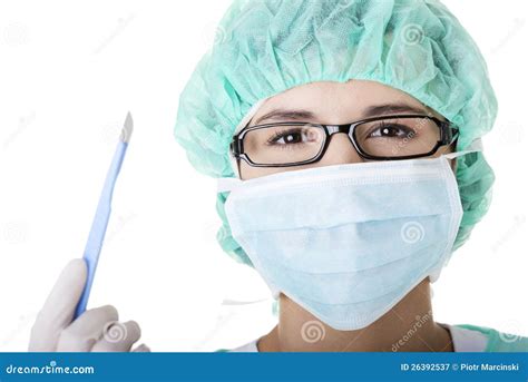 Médecin Ou Infirmière Avec Le Masque Et Le Capuchon Photographie Stock