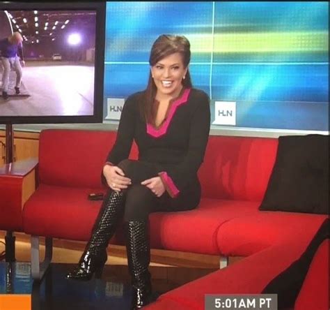 THE APPRECIATION OF BOOTED NEWS WOMEN BLOG THE ROBIN MEADE STYLE FILE Robin Meade Nice