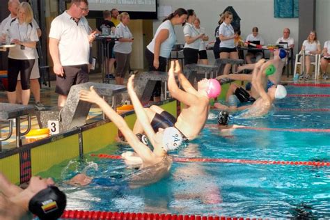 Bezirksmeisterschaften Im Schwimmen Celler Schwimmer Dominieren In