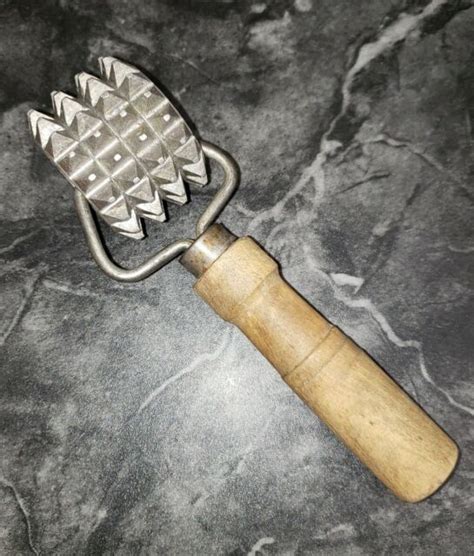Vintage Spiked Roller Kitchen Tool Meat Tenderizer Rolling Gadget Wood