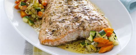 Il merluzzo al forno con patate è un secondo piatto di pesce con contorno, che cuoce nel forno, in modo molto semplice. Salmone al forno: la ricetta | Sale&Pepe