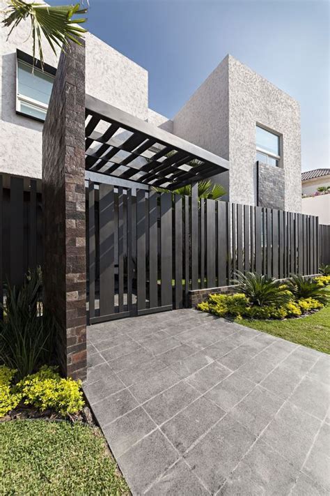Dalam perkampungan pagar yang terlalu rapat bisa dianggap orang dan tetangga tertutup. 32 Inspirasi Pagar Rumah Minimalis untuk 2019 | Arsitektur ...