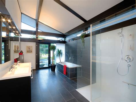 In einem bungalow wird auch ihr traum vom großzügigen wohnen auf einer ebene wirklichkeit. Modern Timber-Framed Minimalist Bungalow House ...