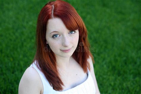Bello Redhead Teenager Con I Freckles Fotografia Stock Immagine Di