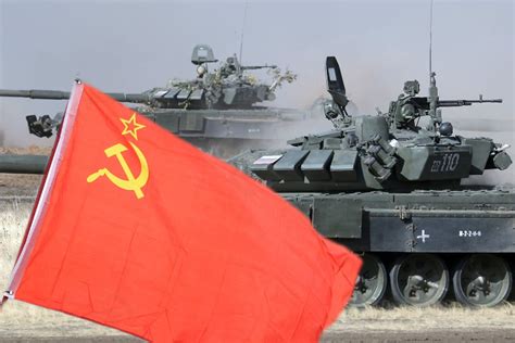 Tancurile Rusiei Care Se îndreaptă Către Kiev Au Steagul Urss Secera