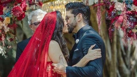 Farhan Akhtar Shibani Dandekar Finally Share Official Wedding Photos