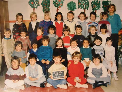 Photo De Classe Classe Des Moyens De 1985 Ecole Les Pins Copains Davant