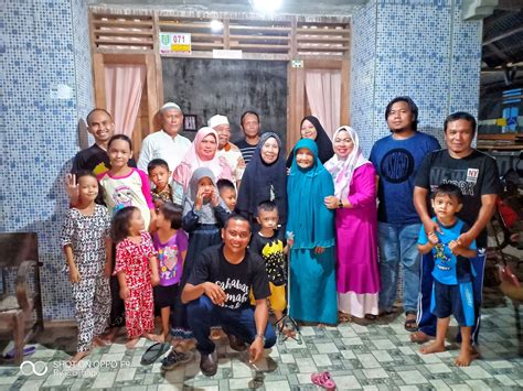 Kami baru membangun rumah ini, jadi belum banyak perabotan yang menghiasi. Tamu VS Tuan Rumah | Ulihape.com | Bicara Baik
