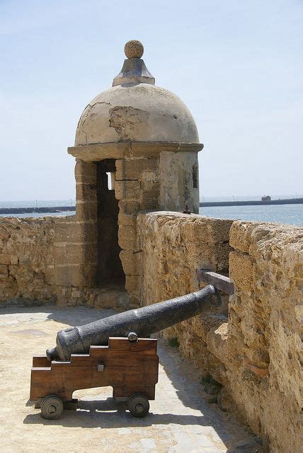 Antigua casa palacio construida en castillo del siglo. Castillo de Santa Catalina | Historical monuments, Castle ...