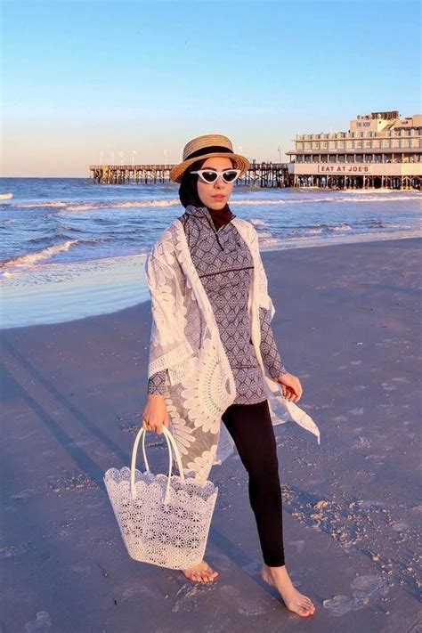 Jun 04, 2021 · ibu negara jill biden melambai saat bersepeda bersama presiden joe biden di pantai rehoboth, delaware, kamis (3/6/2021). 10 Inspirasi Outfit Hijab untuk ke Pantai, Feminim dengan ...