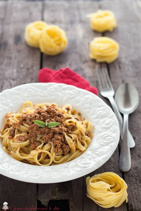 Tagliatelle al ragù bianco una gustosa alternativa al classico ragù alla bolognese, fatto senza in episode 4 of season 2, we discover how to create an italian classic, tagliatelle al ragu, from. Tagliatelle al ragù di capriolo ricetta come fare il ragù ...