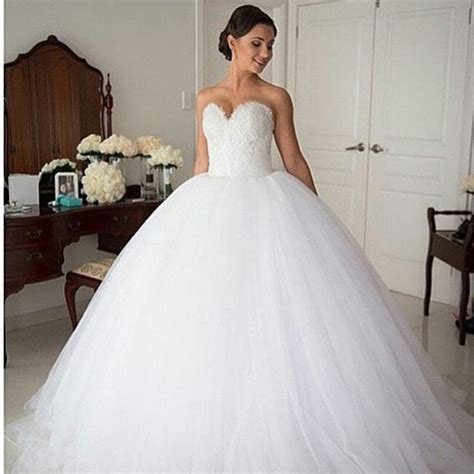Ball Gown Wedding Dresses 2017 Sweetheart Neckline Beaded Lace Wedding Gown Tulle Ruffles Brand