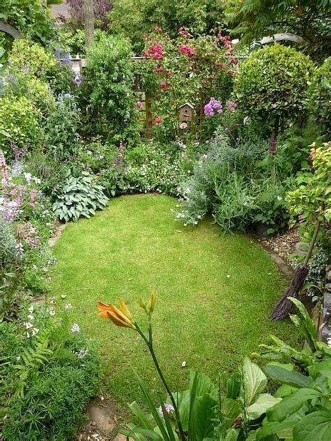 33 Beautiful Small Cottage Garden Ideas For Backyard Inspiration