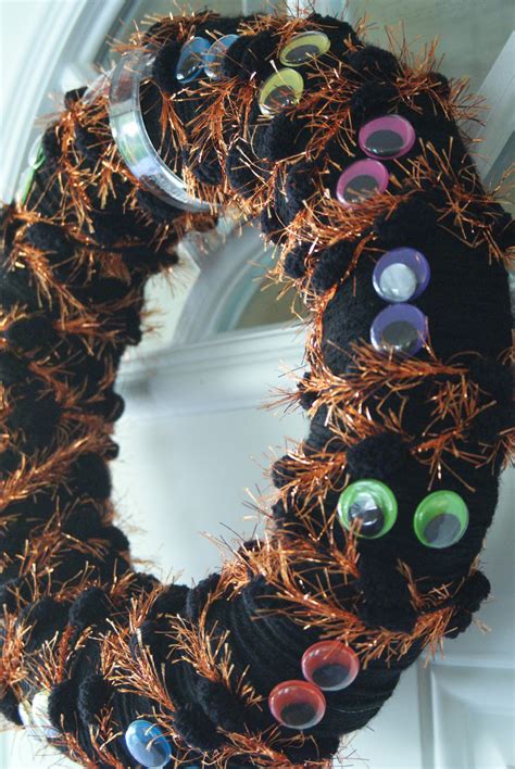 One Crafty Mama Spooky Eyes Halloween Yarn Wreath