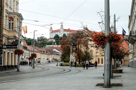 Men slovakiens huvudstad är värd en egen resa. Guide till Bratislava - Missa inte det här i Slovakiens ...