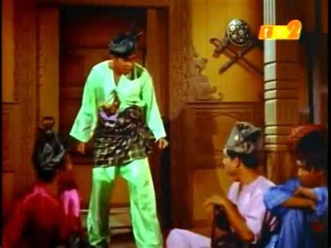 He was supposedly the most powerful of all the laksamana, or admirals, and is considered by the malays to be one of history's greatest silat masters. Hang Tuah 1959 Hang Jebat scene - YouTube