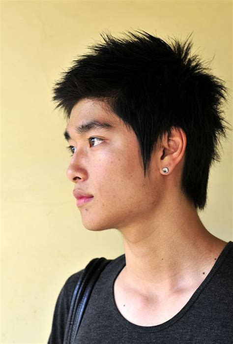 This is the fashionable korean hairstyle for men with medium hair that makes your appearance so handsome. Awesome Fashion 2012: Awesome 20 Modern Korean Guys ...